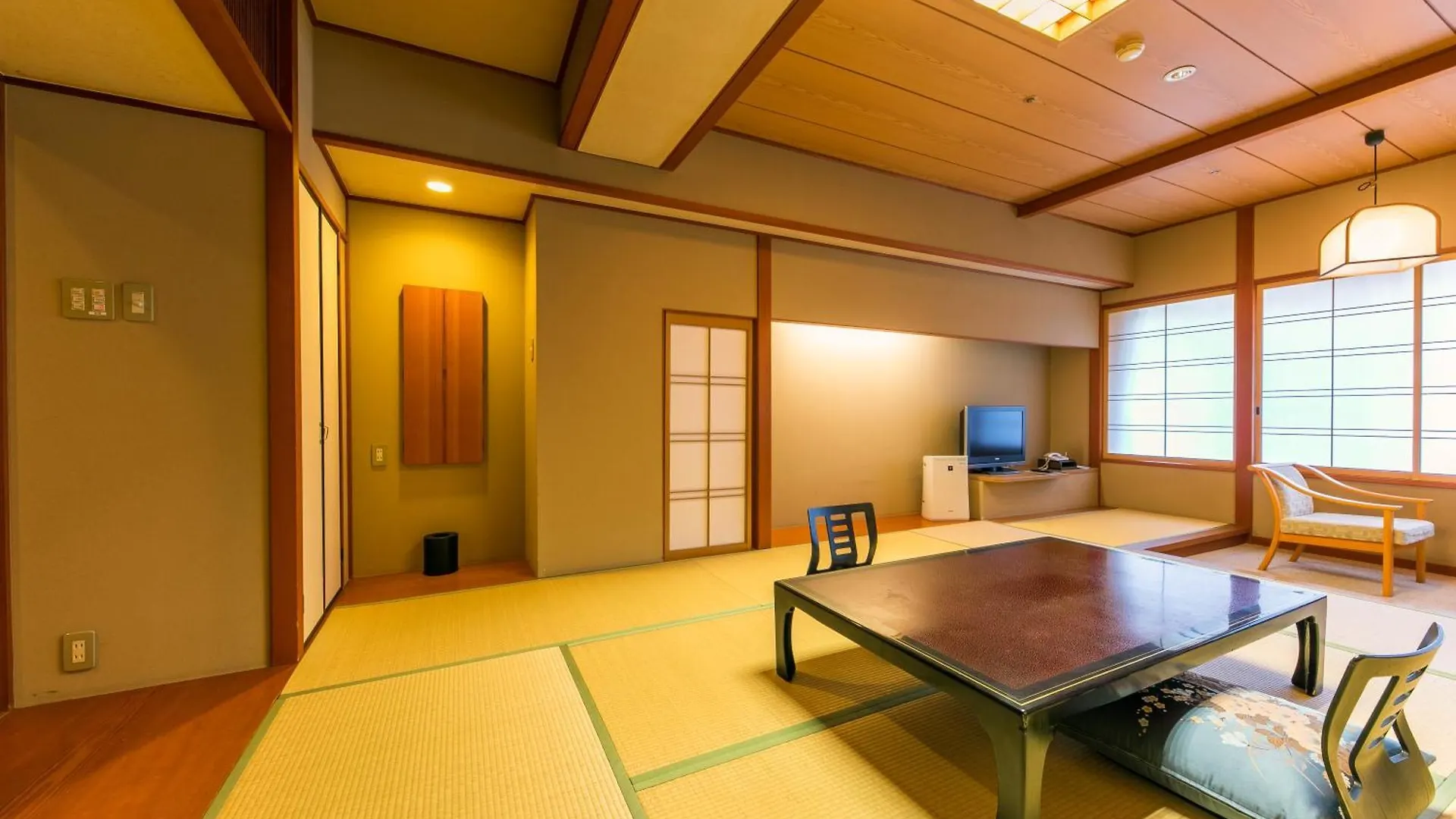 Hakone Yumoto Onsen Hotel Kajikaso 4*,  Japão