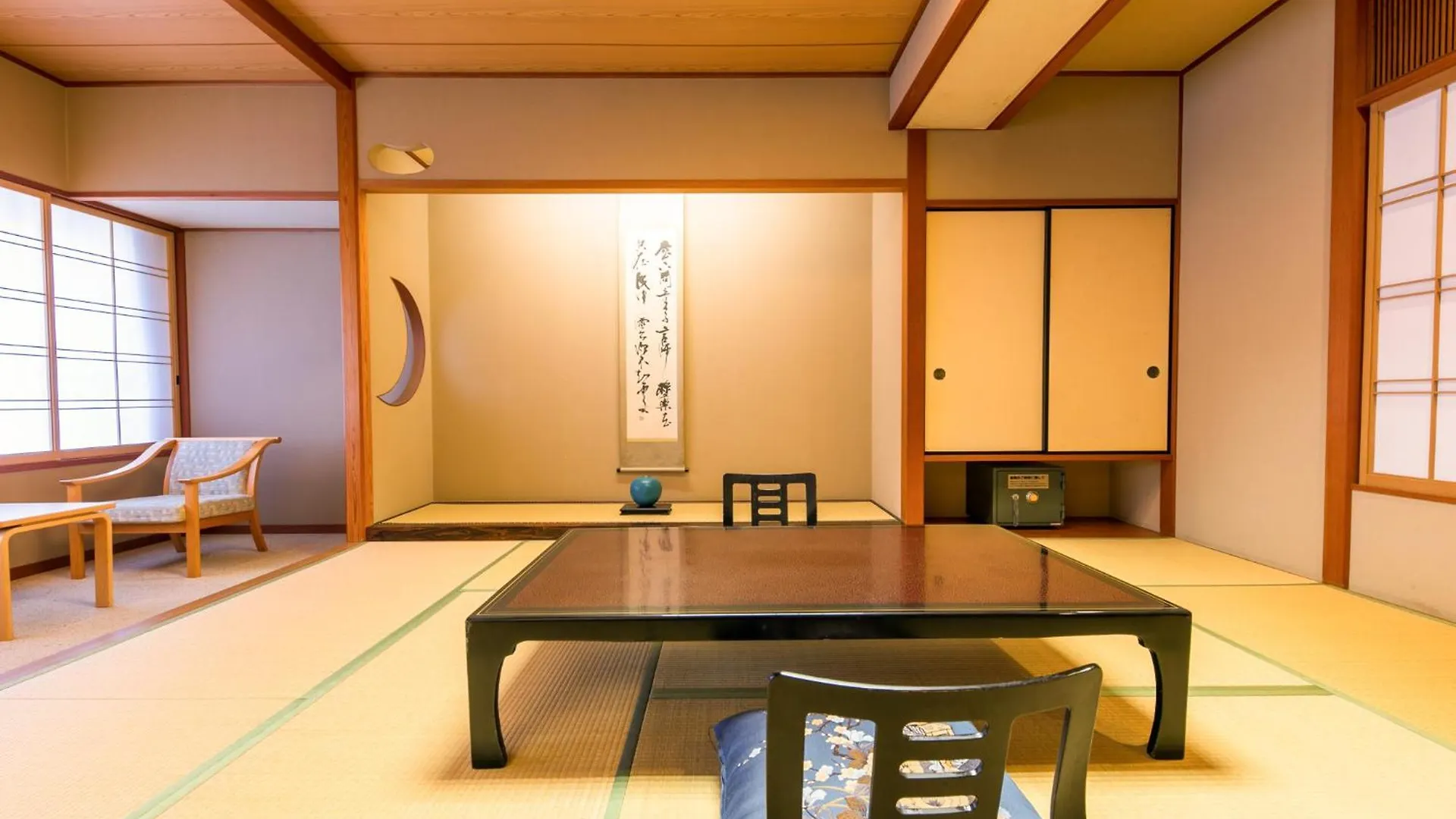 Hakone Yumoto Onsen Hotel Kajikaso 4*,  Japão