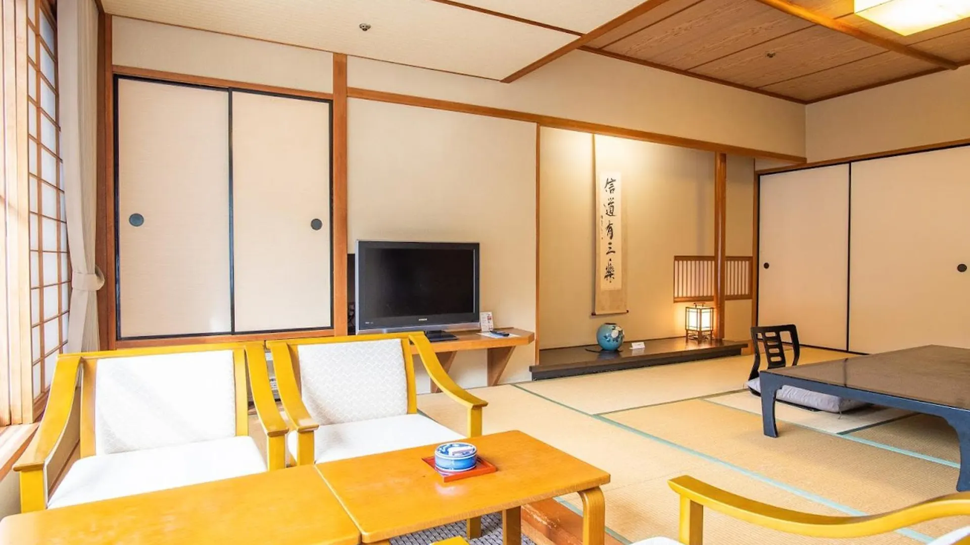 Hakone Yumoto Onsen Hotel Kajikaso 4*,